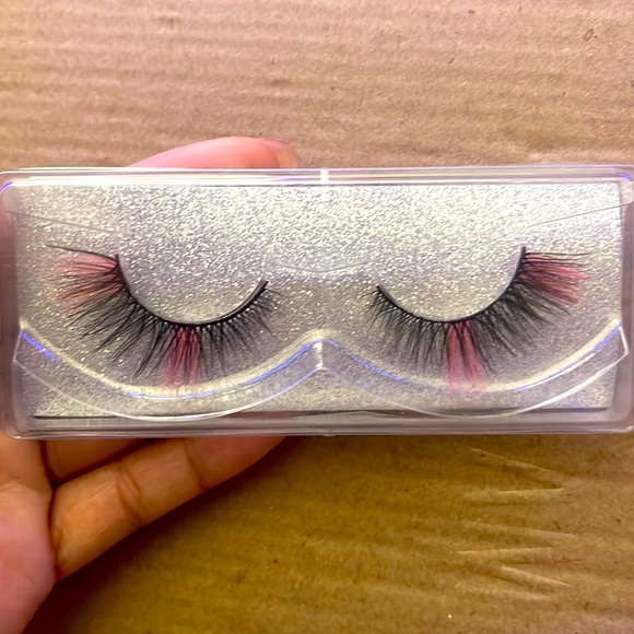 False eyelashes! - Picture 1 of 2